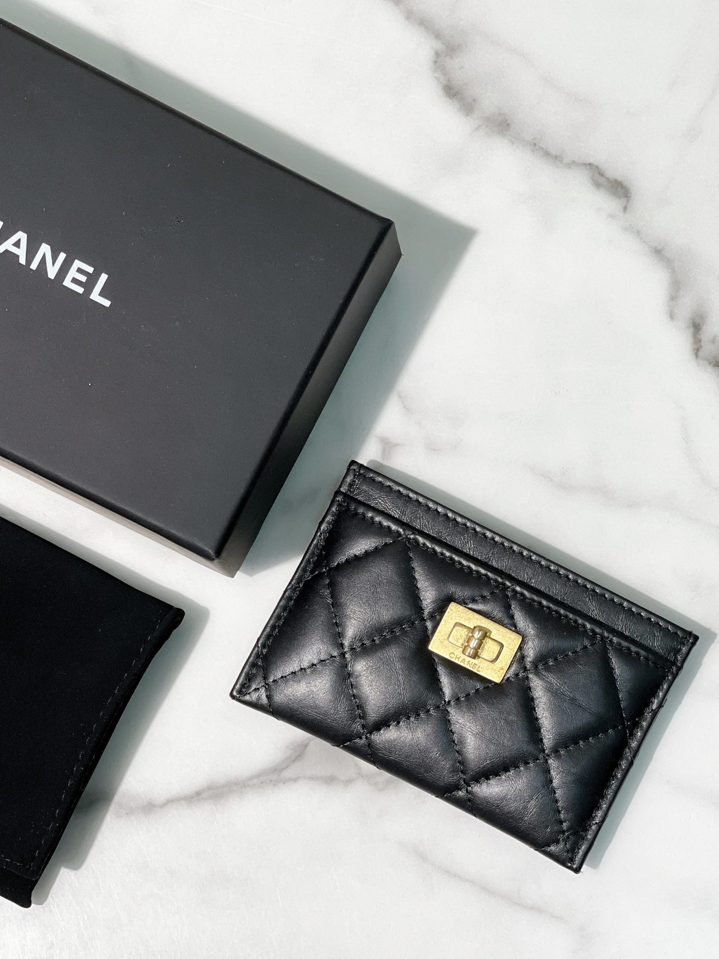 CHANEL 2.55 CARD HOLDER, Black/Gold