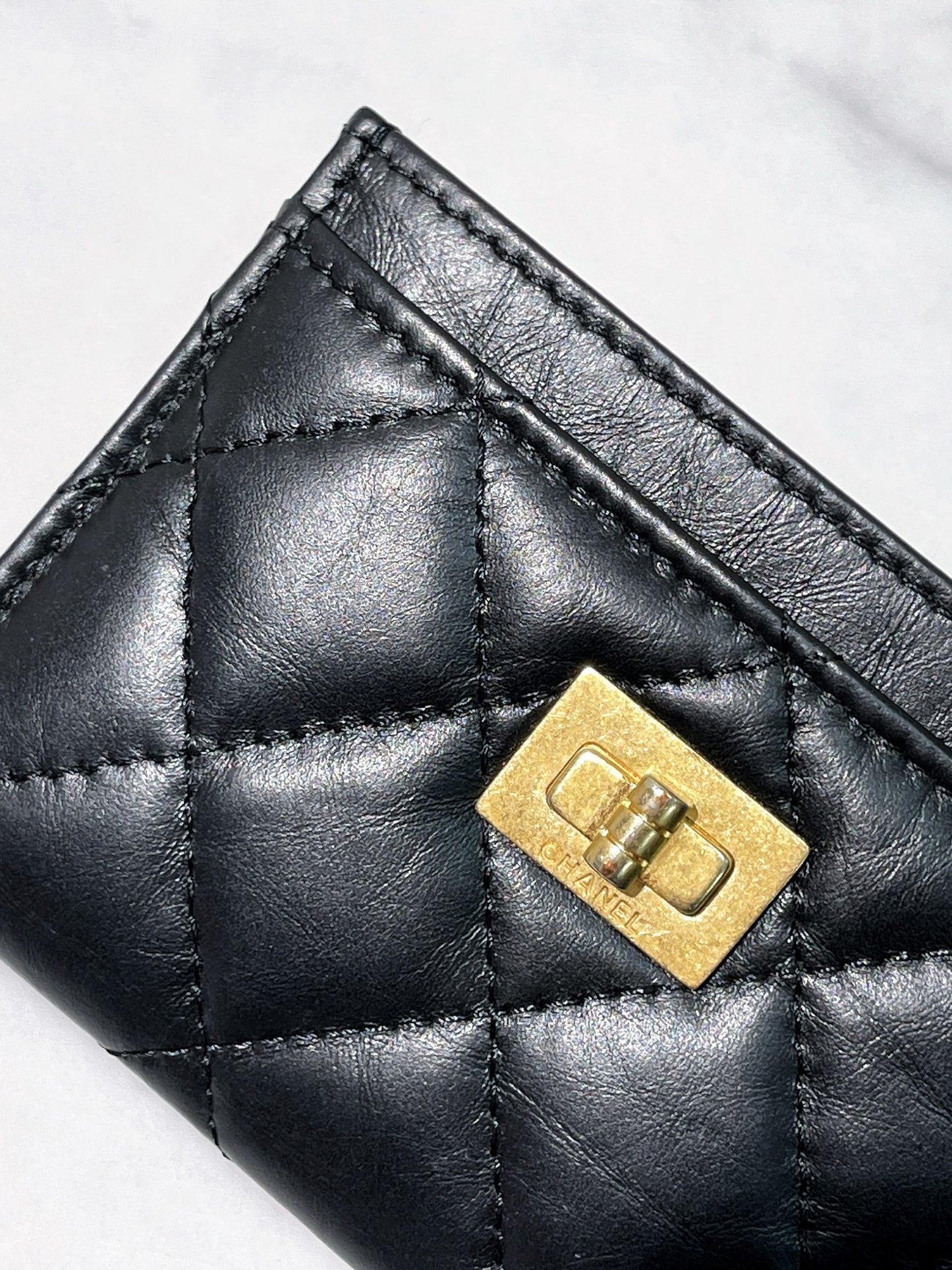 CHANEL 2.55 CARD HOLDER, Black/Gold
