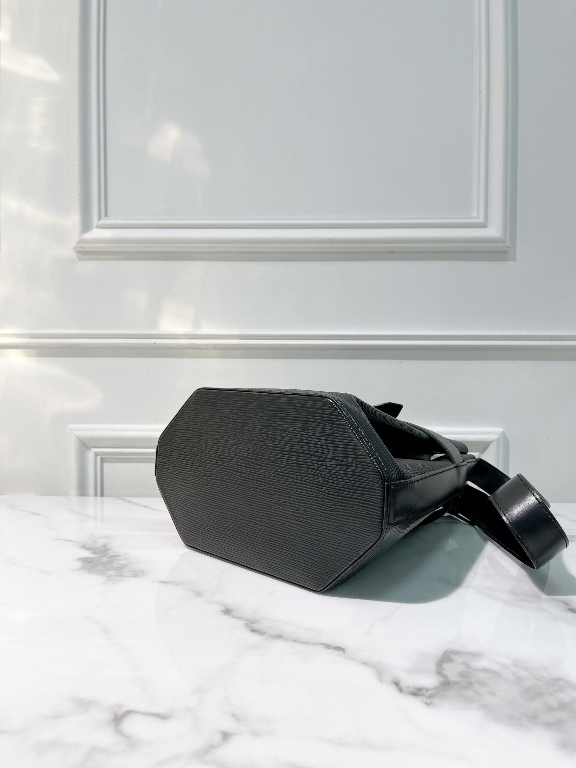 LV VINTAGE BUCKET BAG, Black/Silver