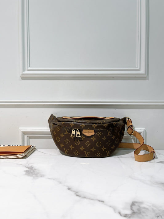 LV BUMBAG, Monogram
