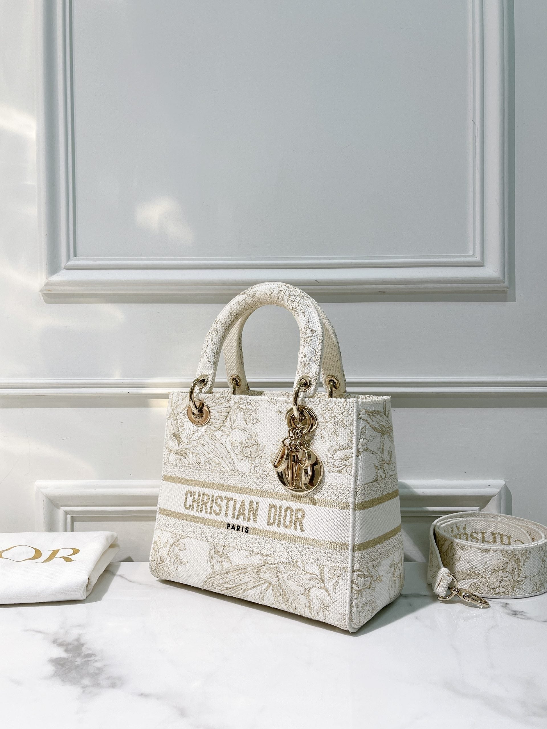 DIOR MEDIUM LADY DIOR