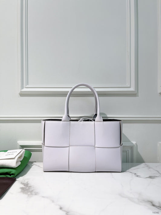BOTTEGA VENETA MINI ARCO TOTE
