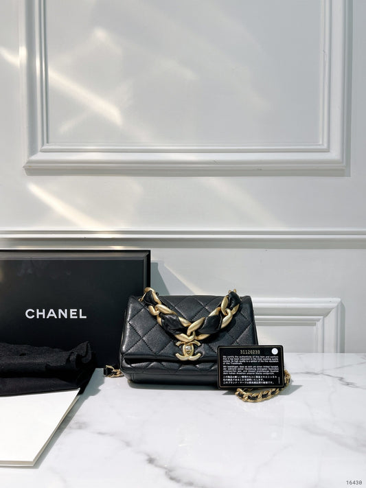 CHANEL 21P FLAP, Black/Gold