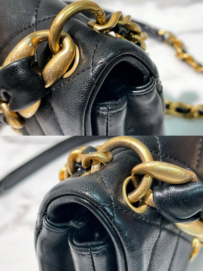 CHANEL 21P FLAP, Black/Gold