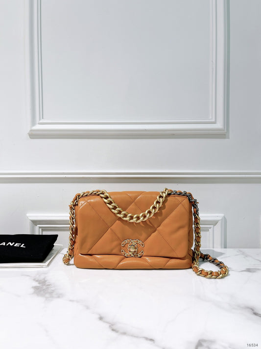 CHANEL SMALL 19 BAG