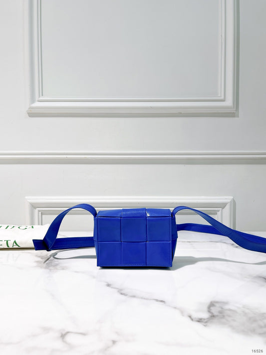 BOTTEGA VENETA MINI CASSETTE, Blue