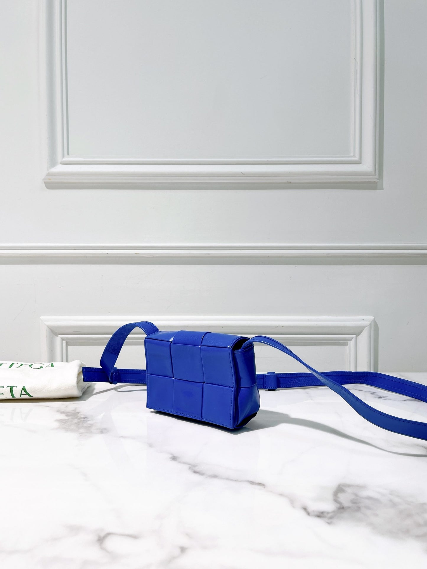 BOTTEGA VENETA MINI CASSETTE, Blue