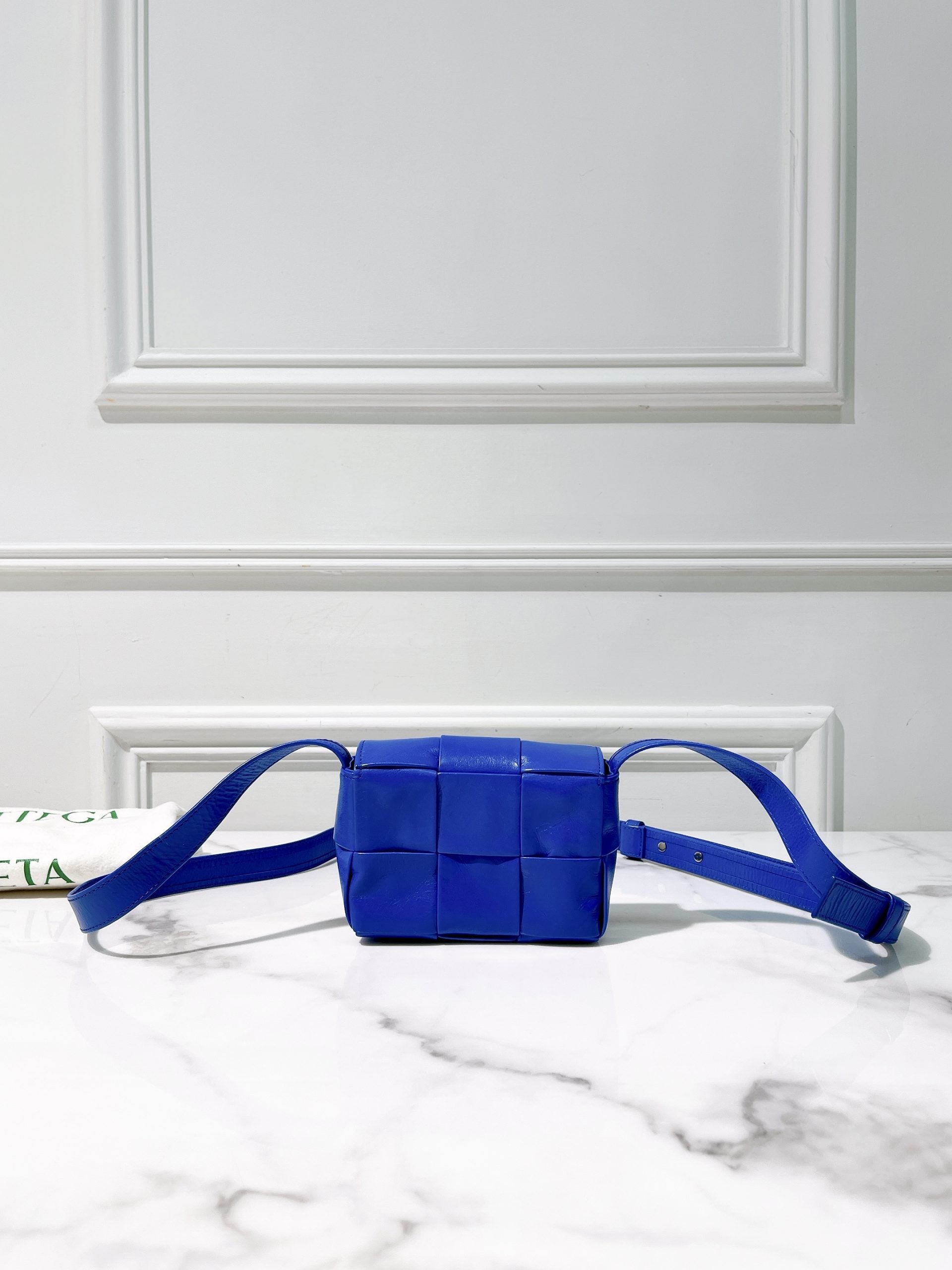 BOTTEGA VENETA MINI CASSETTE, Blue