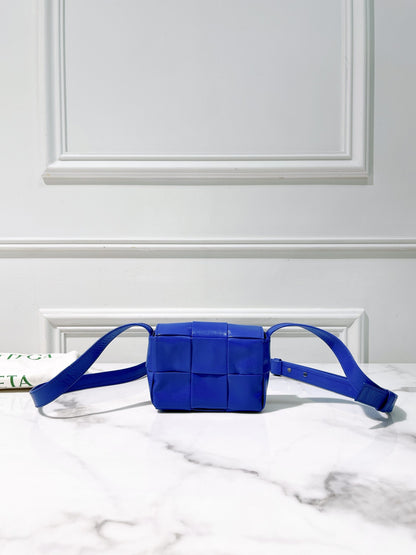 BOTTEGA VENETA MINI CASSETTE, Blue