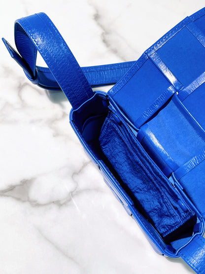 BOTTEGA VENETA MINI CASSETTE, Blue