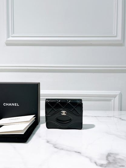 CHANEL 31 CARD HOLDER, Black/Gold