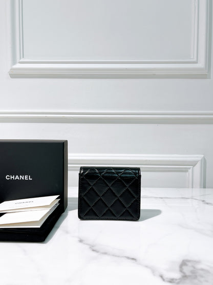 CHANEL 31 CARD HOLDER, Black/Gold