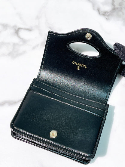 CHANEL 31 CARD HOLDER, Black/Gold