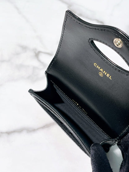 CHANEL 31 CARD HOLDER, Black/Gold