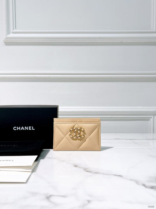 CHANEL 19 CARD HOLDER, Beige/Gold