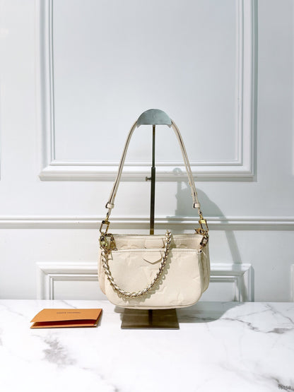 LV MULTI POCHETTE ACCESSOIRES, Creme/Gold