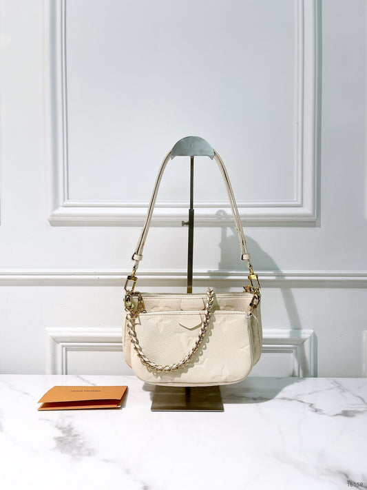 LV MULTI POCHETTE ACCESSOIRES, Creme/Gold