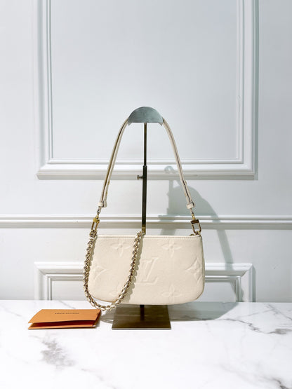 LV MULTI POCHETTE ACCESSOIRES, Creme/Gold