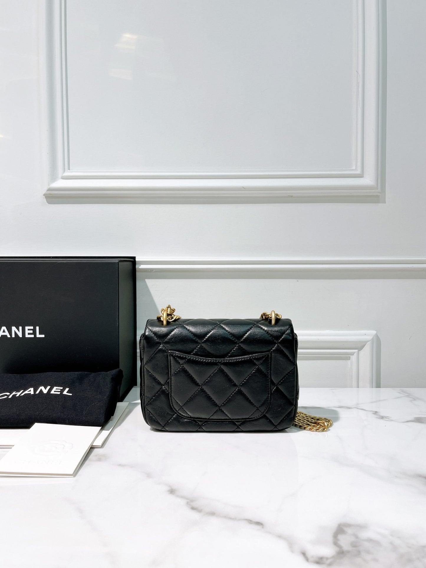 CHANEL 22P MINI SQUARE, Black/Gold