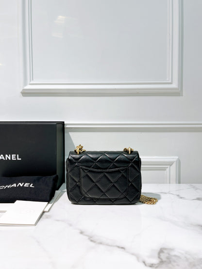 CHANEL 22P MINI SQUARE, Black/Gold