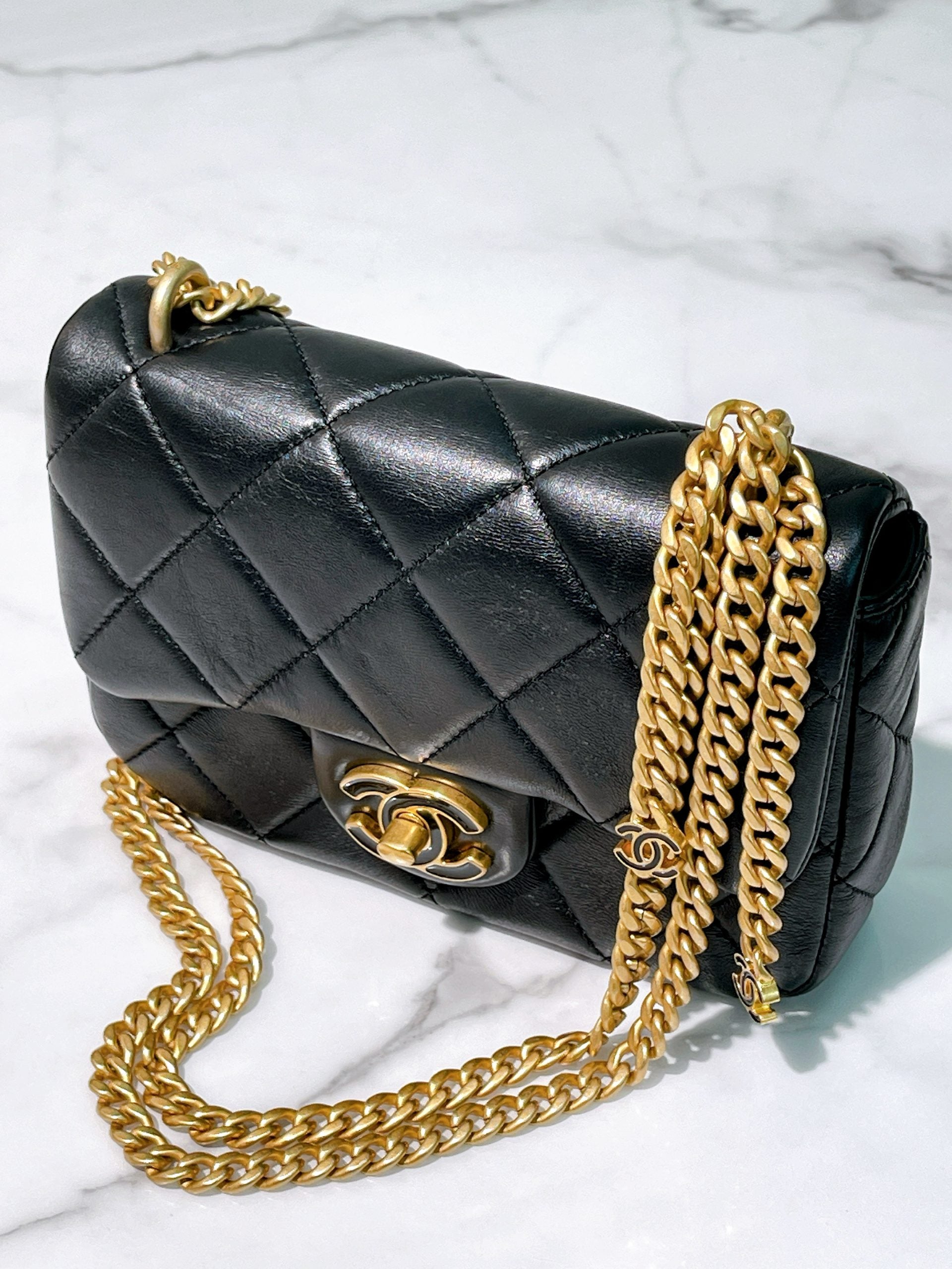 CHANEL 22P MINI SQUARE, Black/Gold