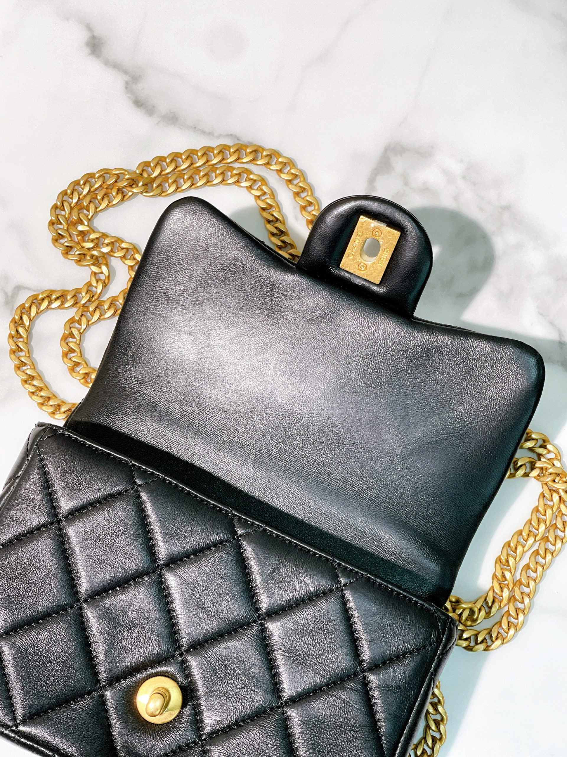 CHANEL 22P MINI SQUARE, Black/Gold