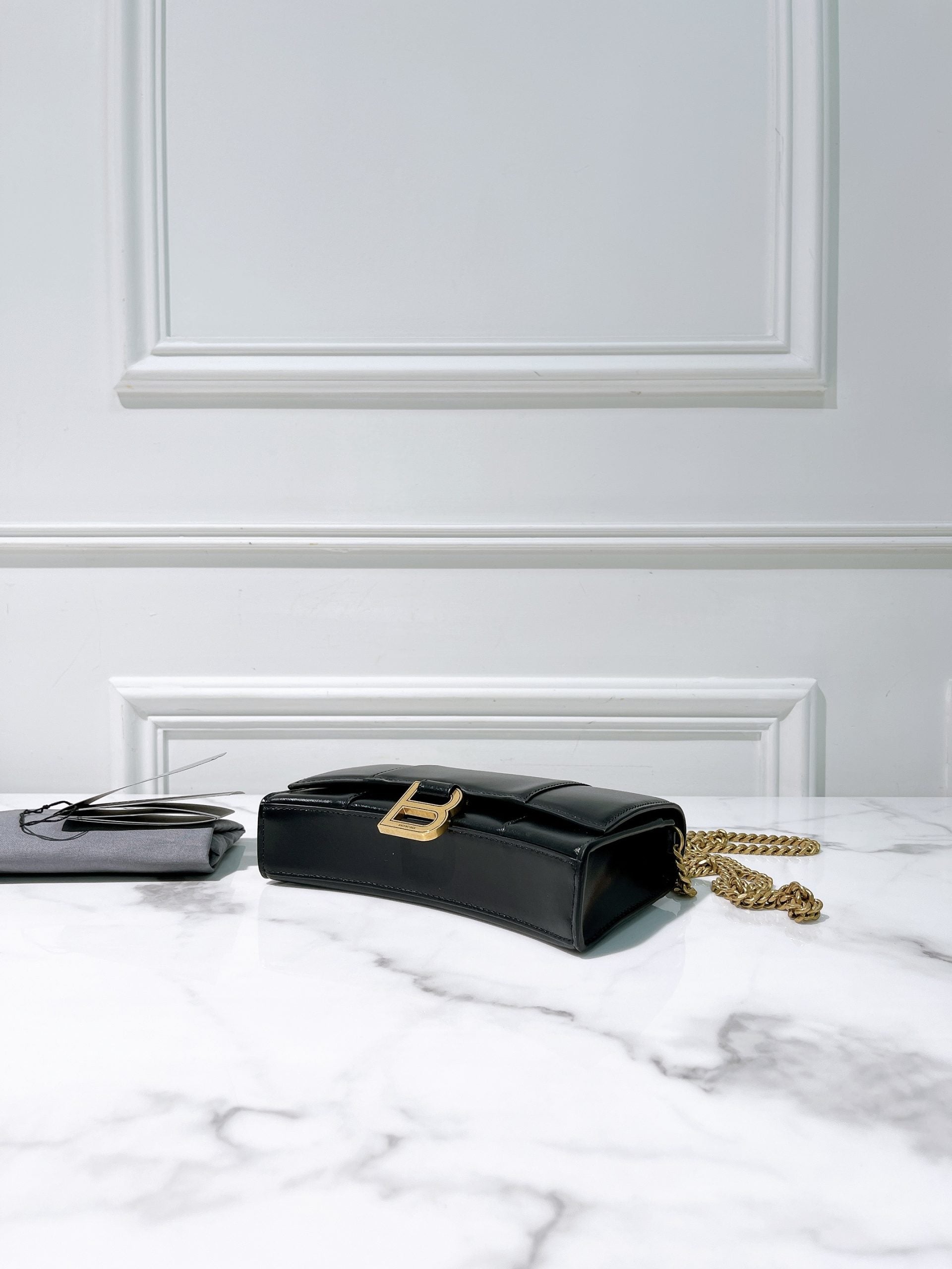 BALENCIAGA HOURGLASS WOC, Black/Gold