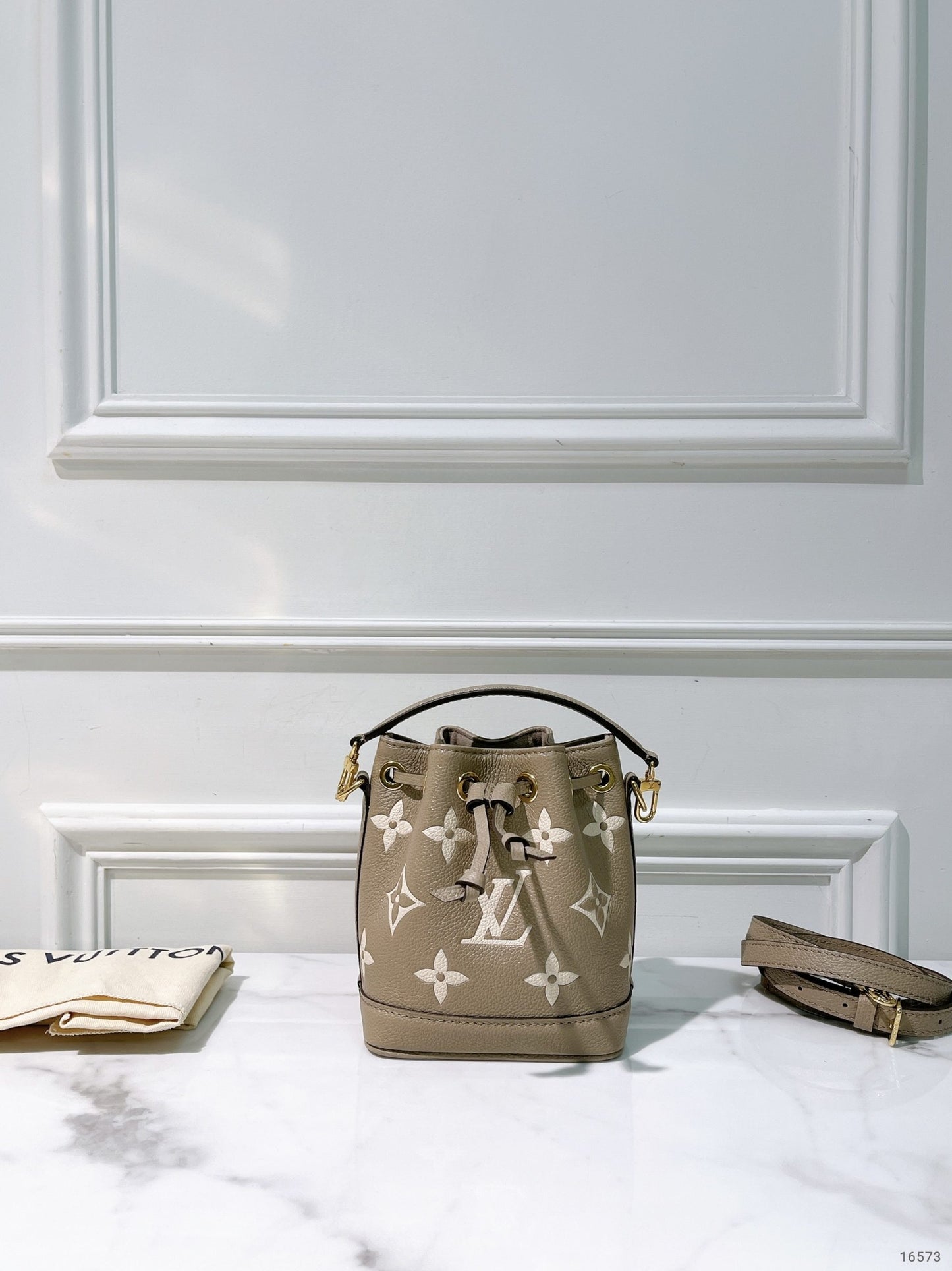 LV NANO NOE, Tourterelle Gray/Cream/Gold