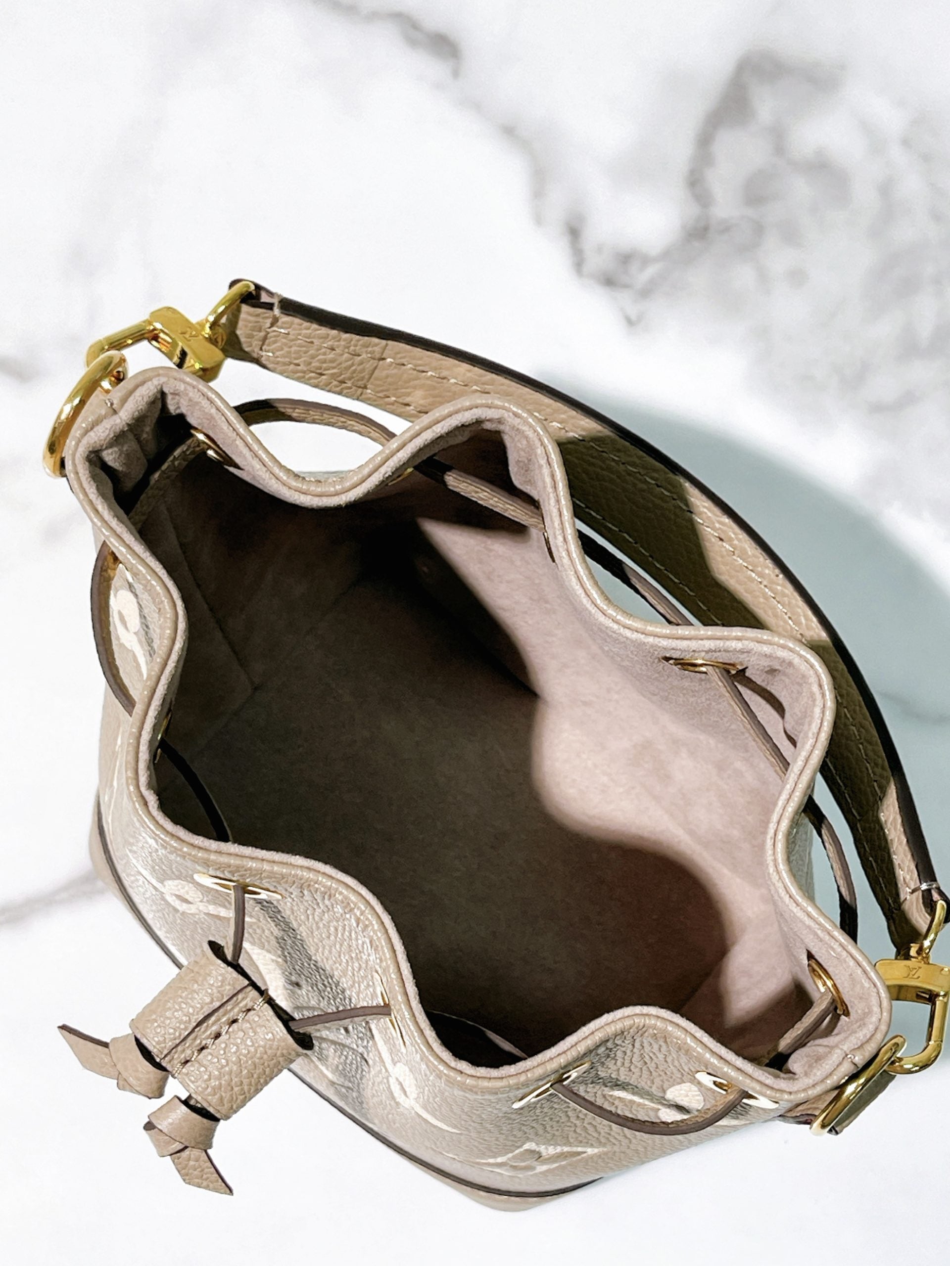 LV NANO NOE, Tourterelle Gray/Cream/Gold