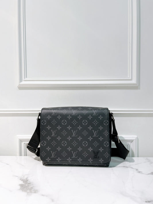 LV DISTRICT PM, Monogram Eclipse