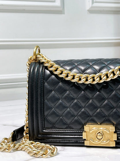 CHANEL MEDIUM BOY HANDBAG, Black/Gold