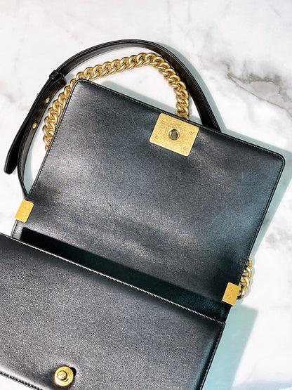 CHANEL MEDIUM BOY HANDBAG, Black/Gold