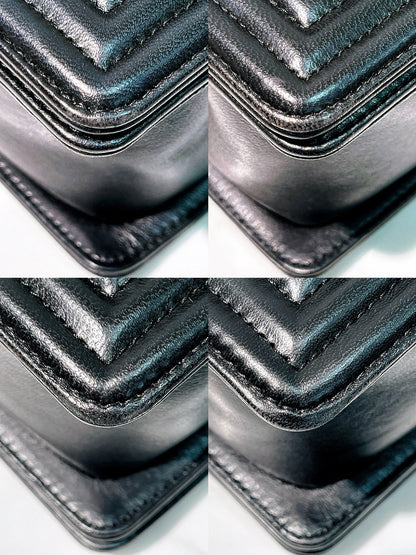 CHANEL MEDIUM BOY HANDBAG, Black/Gold