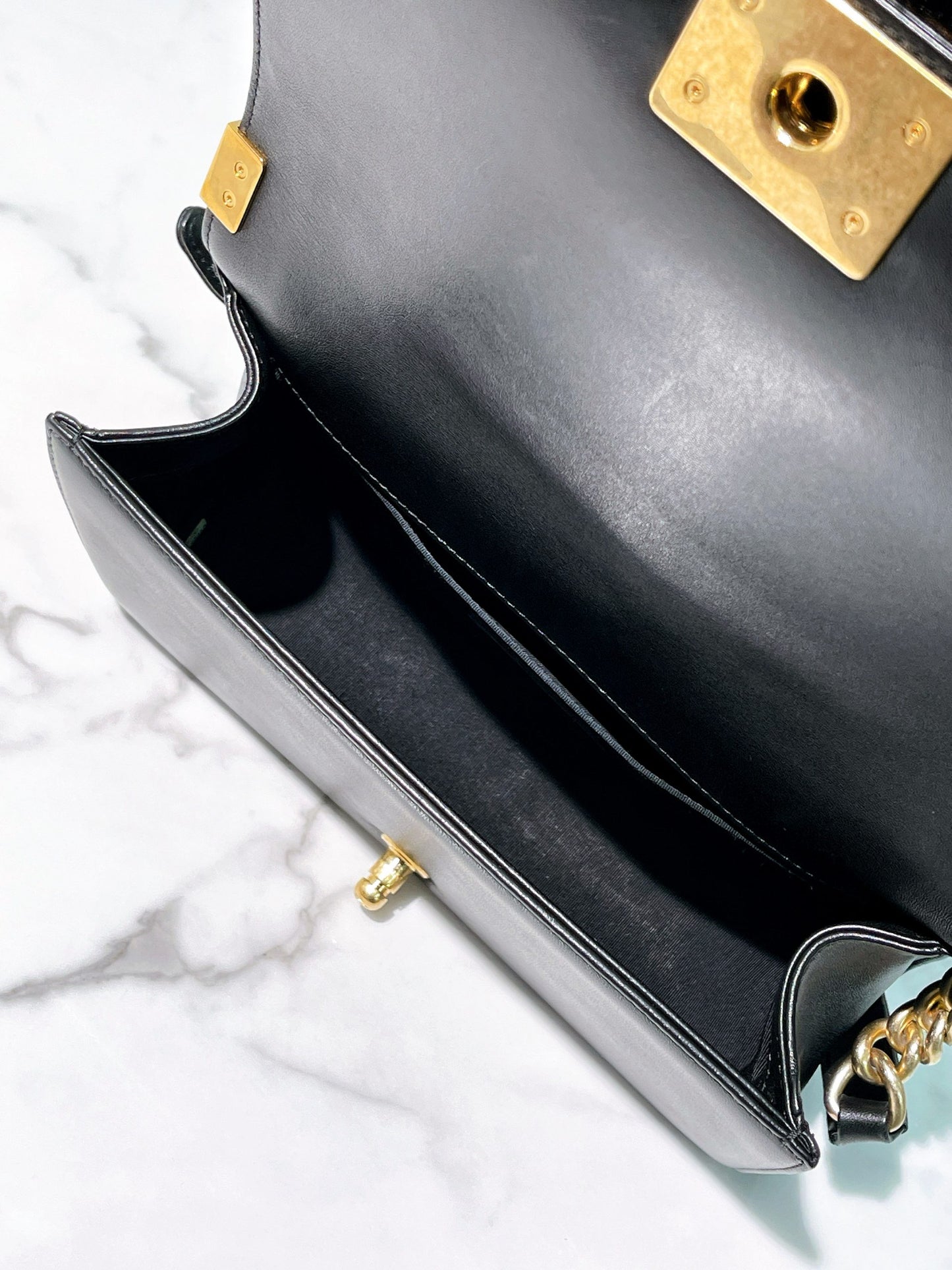 CHANEL MEDIUM BOY HANDBAG, Black/Gold