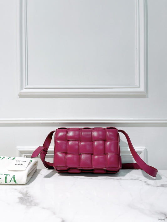 BOTTEGA VENETA PADDED CASSETTE, Pink/Gold