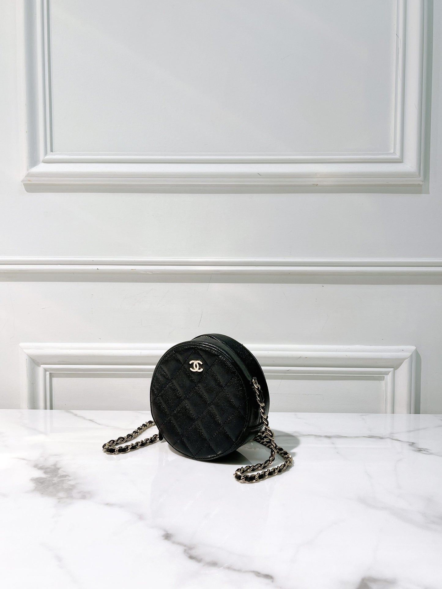 CHANEL CLUTCH WITH CHAIN, Black/Gold