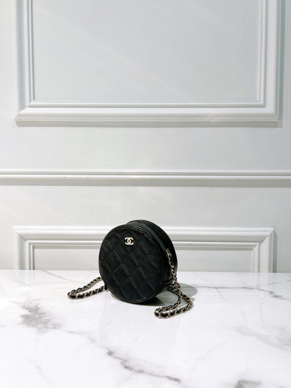 CHANEL CLUTCH WITH CHAIN, Black/Gold