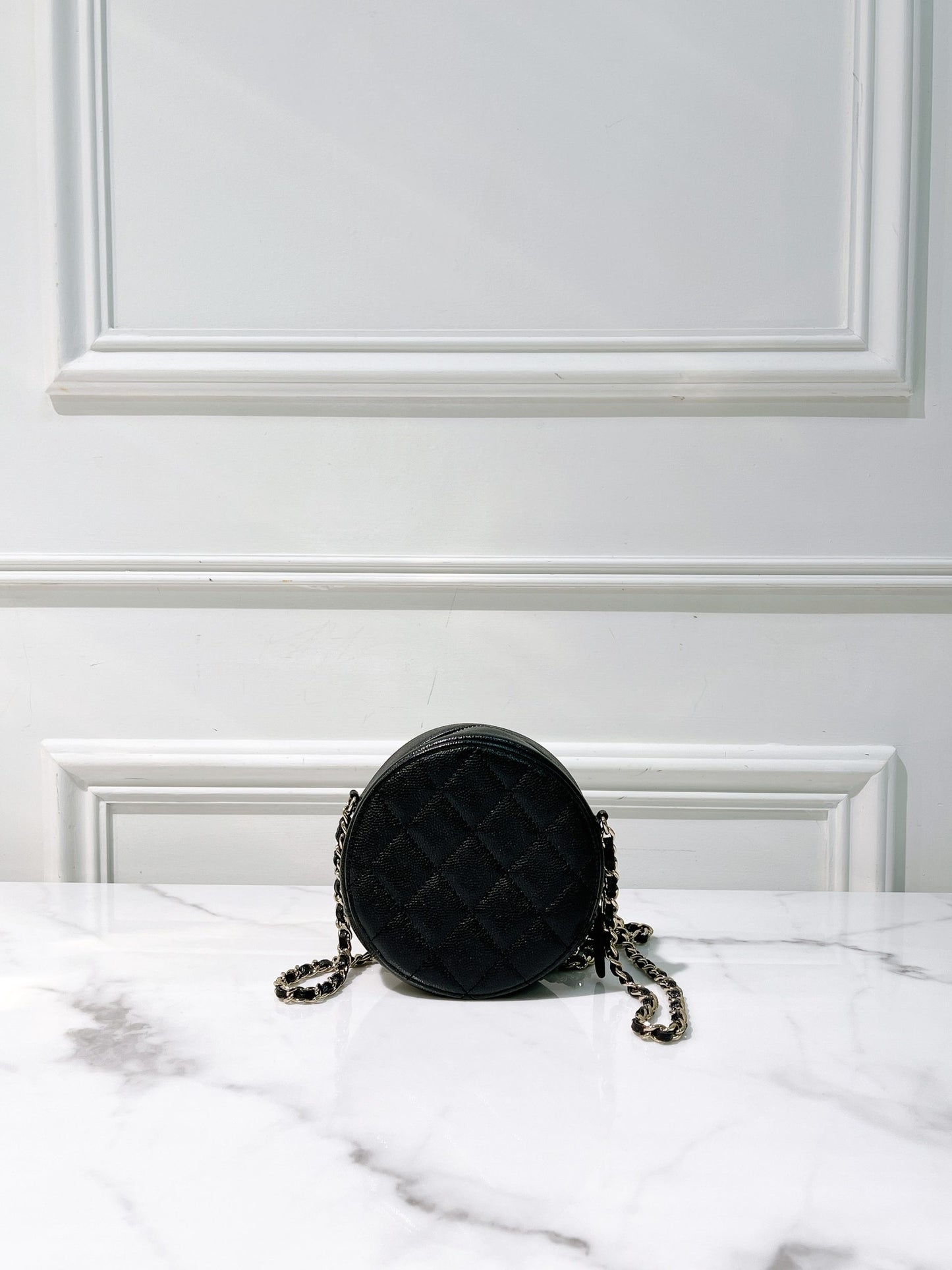 CHANEL CLUTCH WITH CHAIN, Black/Gold