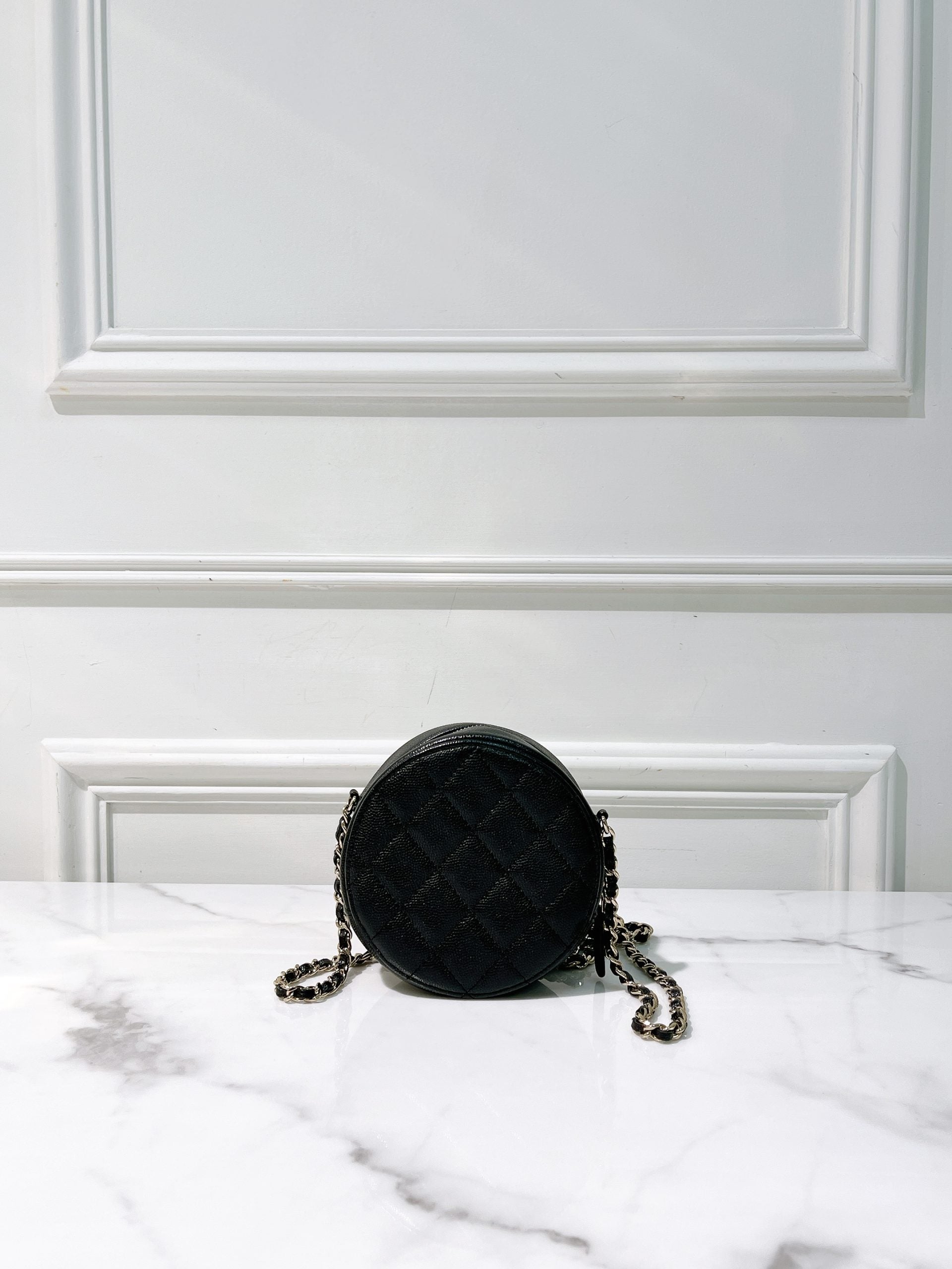 CHANEL CLUTCH WITH CHAIN, Black/Gold