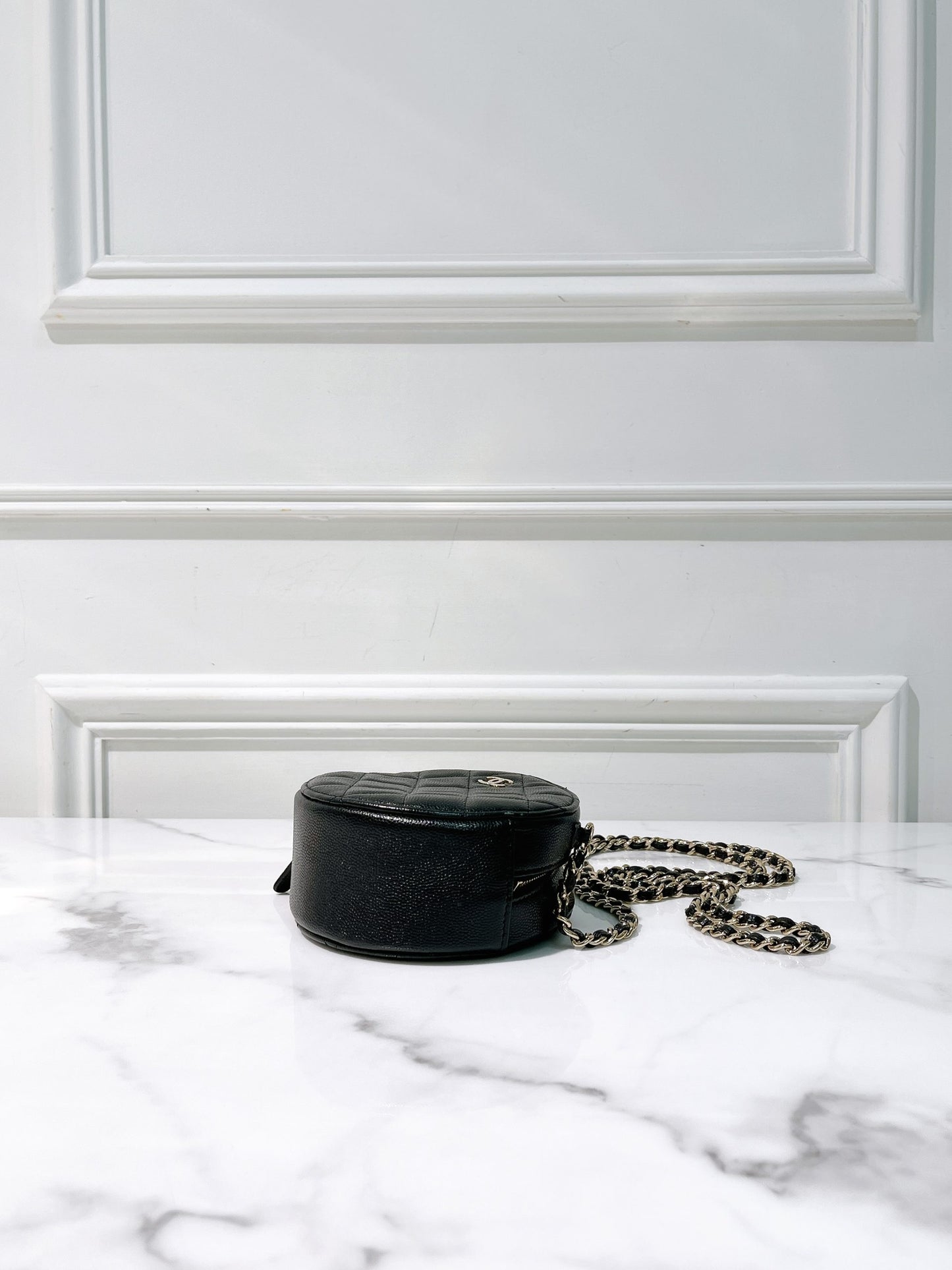 CHANEL CLUTCH WITH CHAIN, Black/Gold