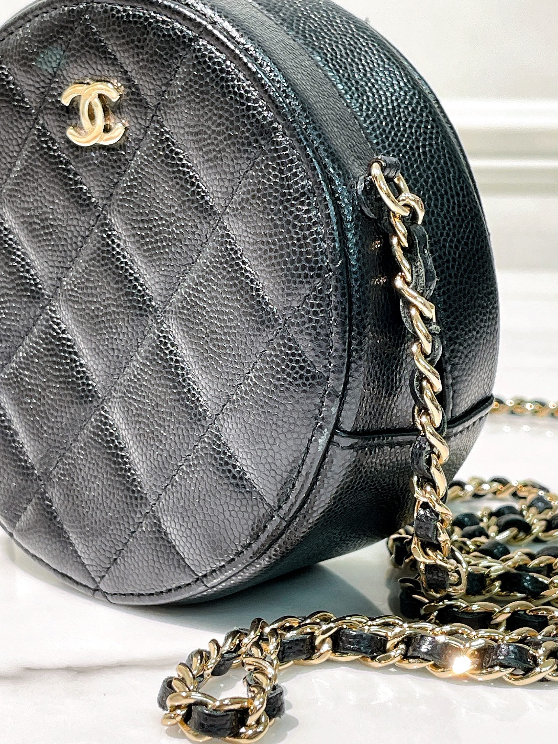 CHANEL CLUTCH WITH CHAIN, Black/Gold