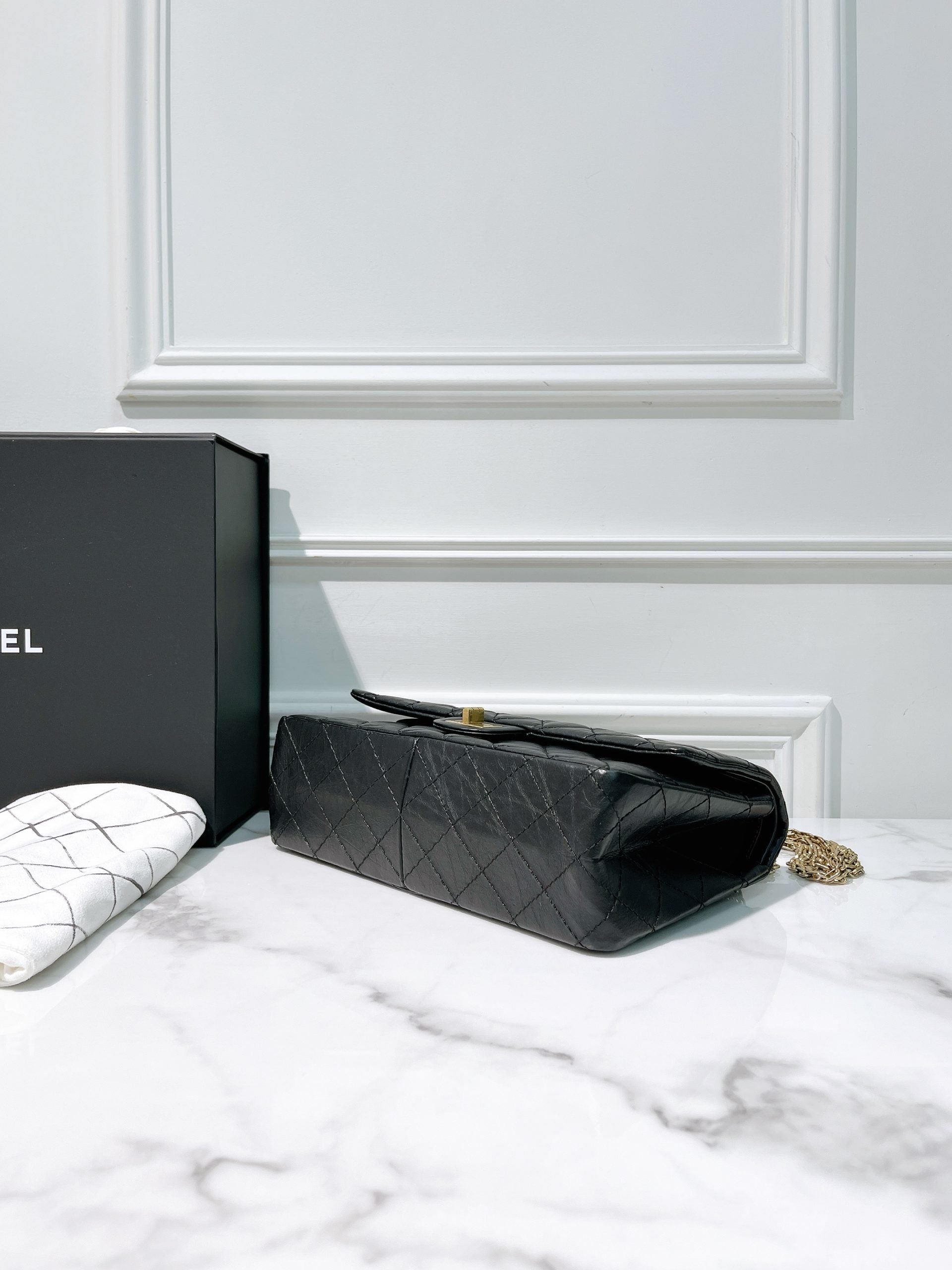 CHANEL 2.55, Black/Gold