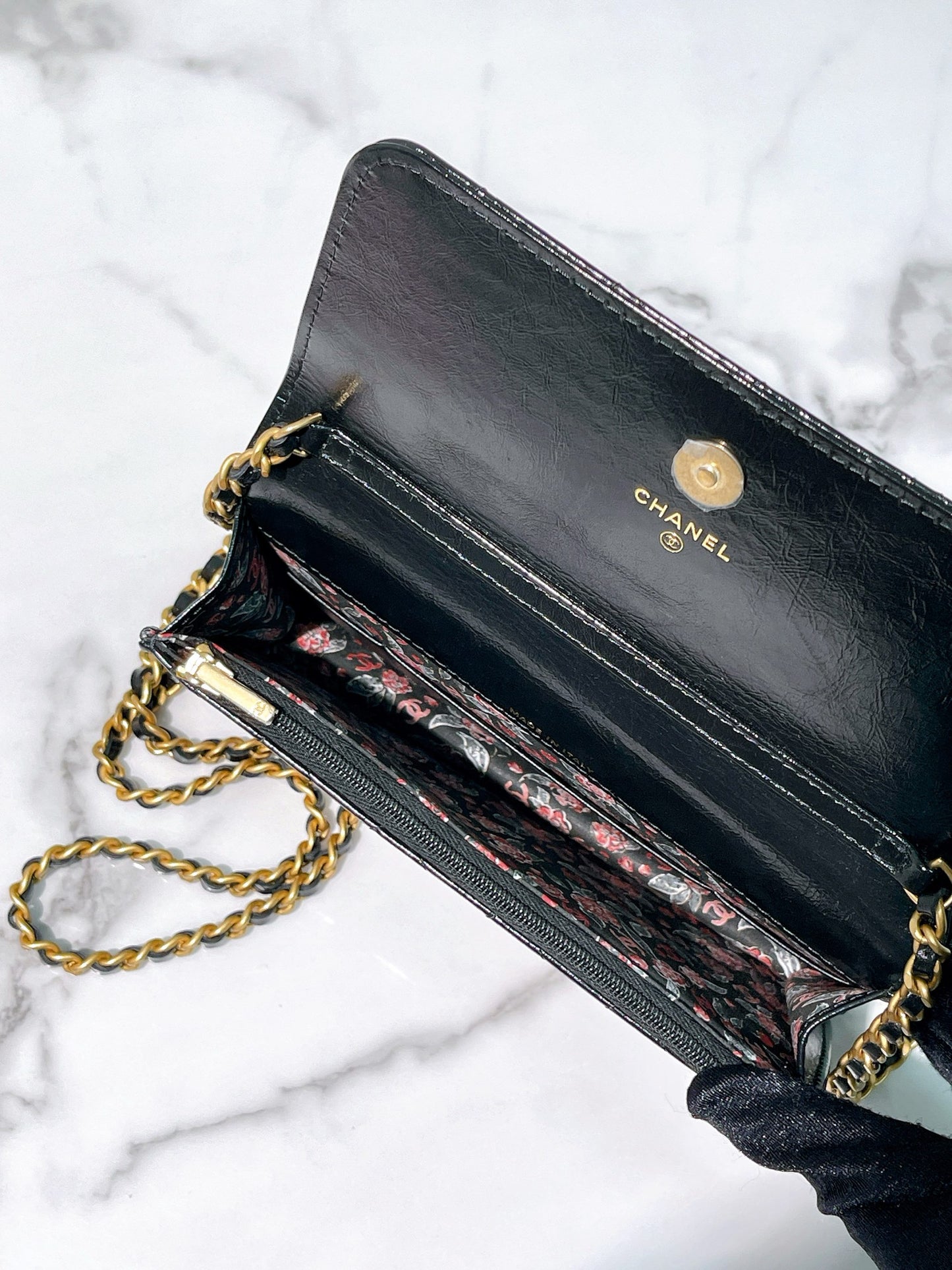 CHANEL 24B MINI WOC, Black/Gold