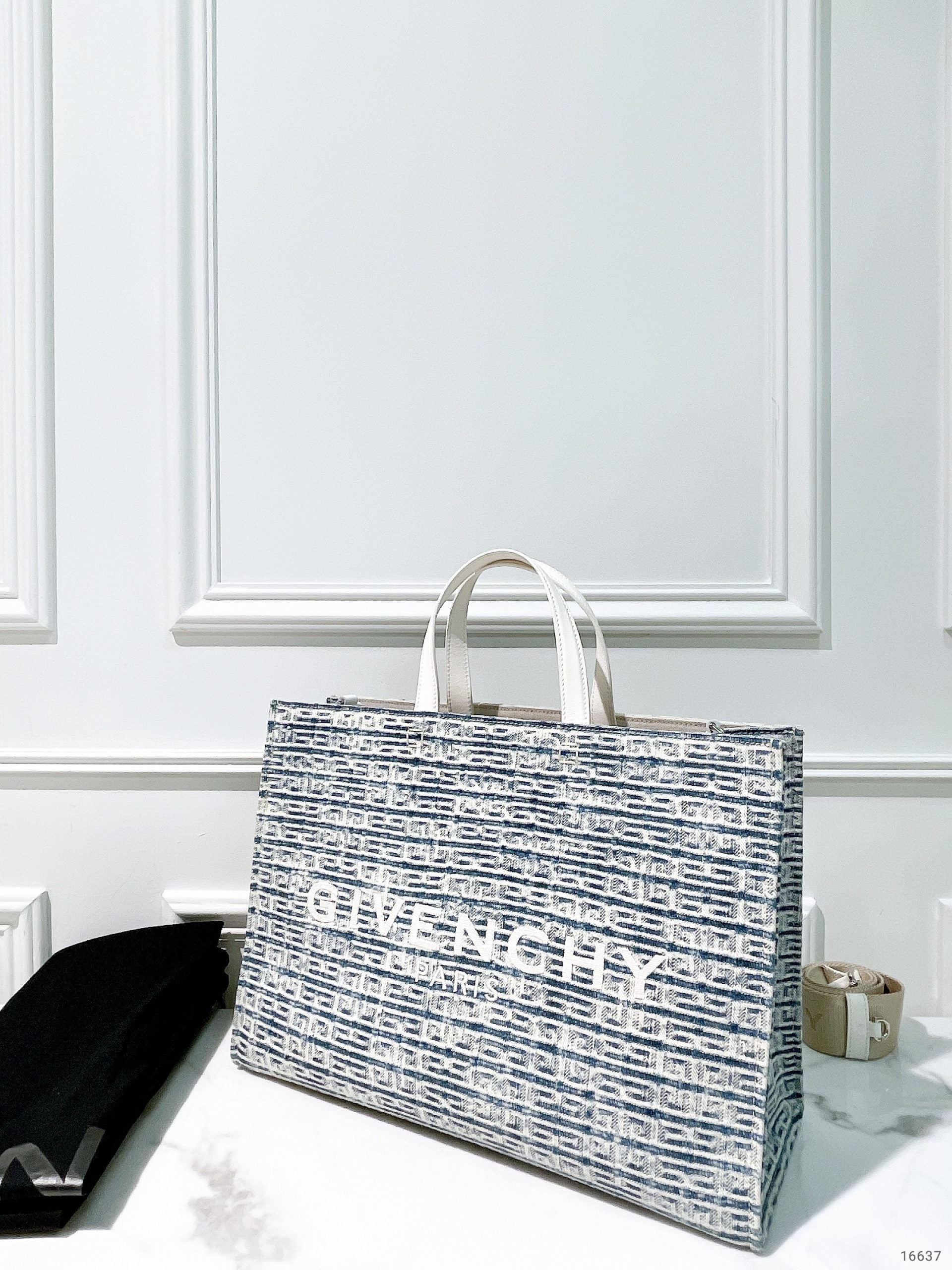 GIVENCHY TOTE