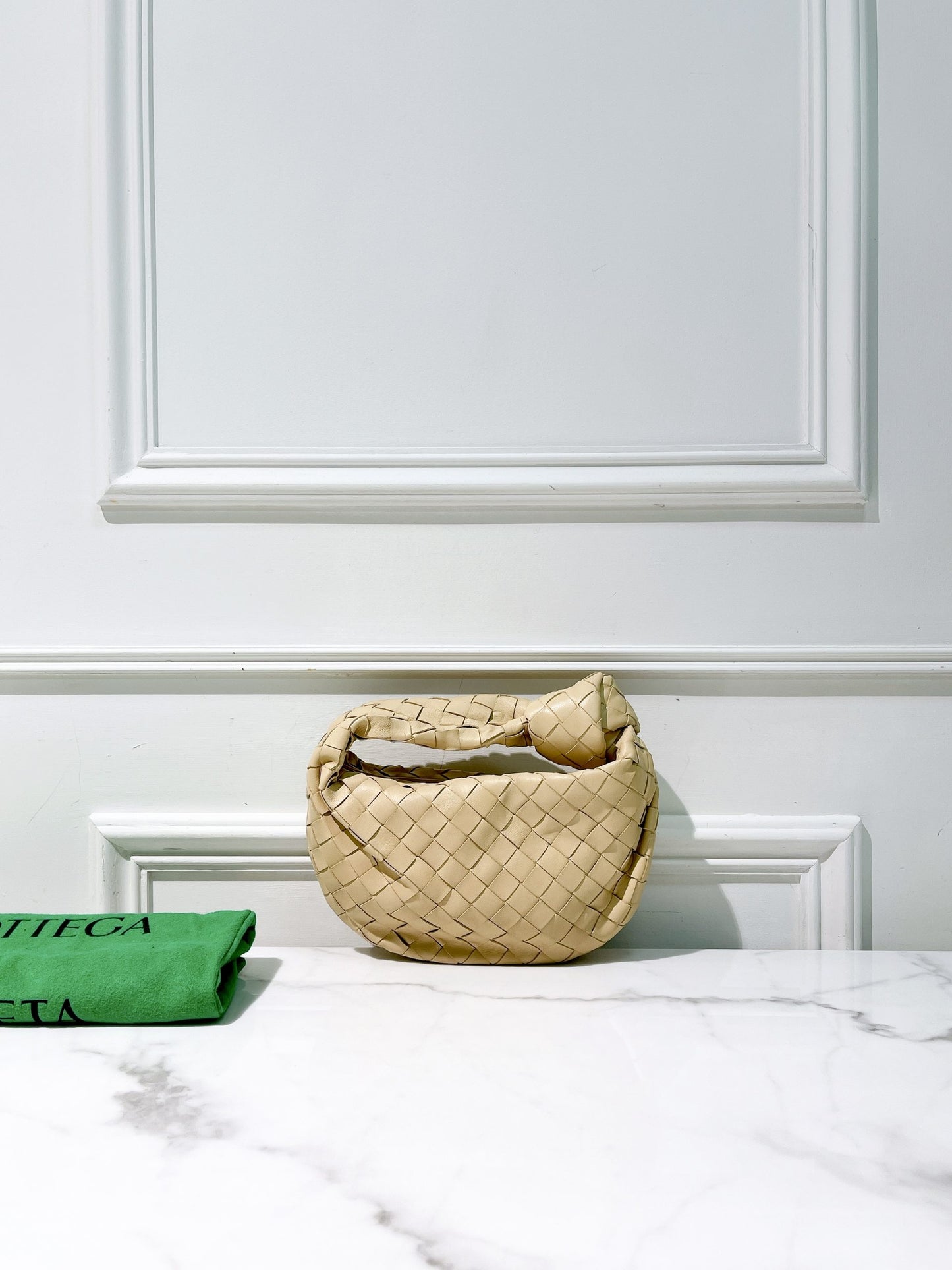 BOTTEGA VENETA MINI JODIE, Beige