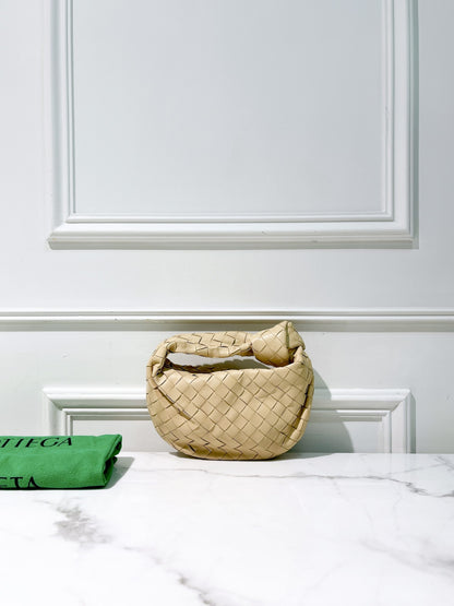 BOTTEGA VENETA MINI JODIE, Beige