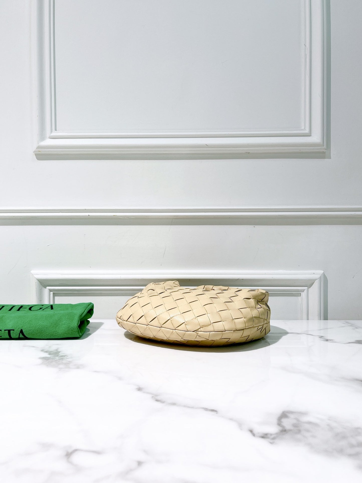 BOTTEGA VENETA MINI JODIE, Beige