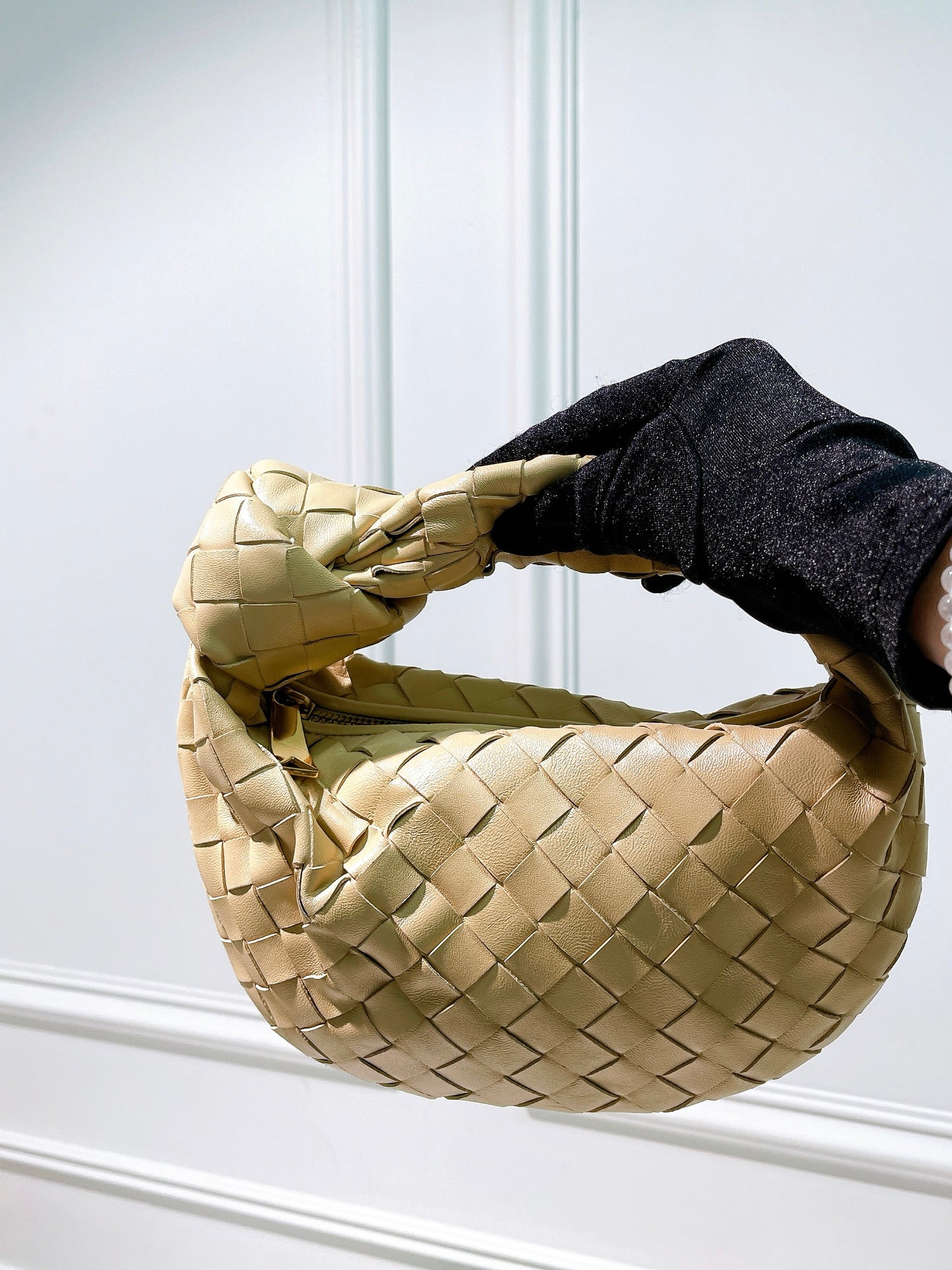 BOTTEGA VENETA MINI JODIE, Beige