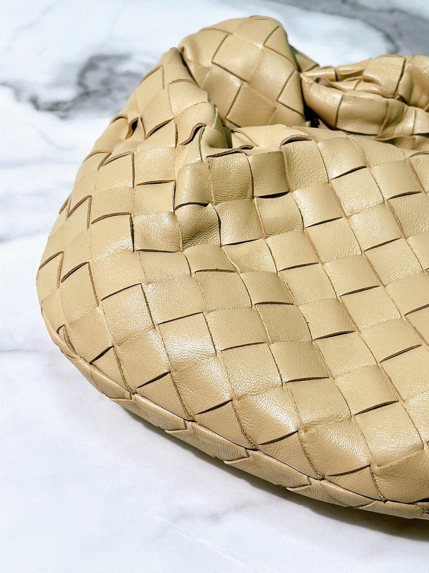 BOTTEGA VENETA MINI JODIE, Beige