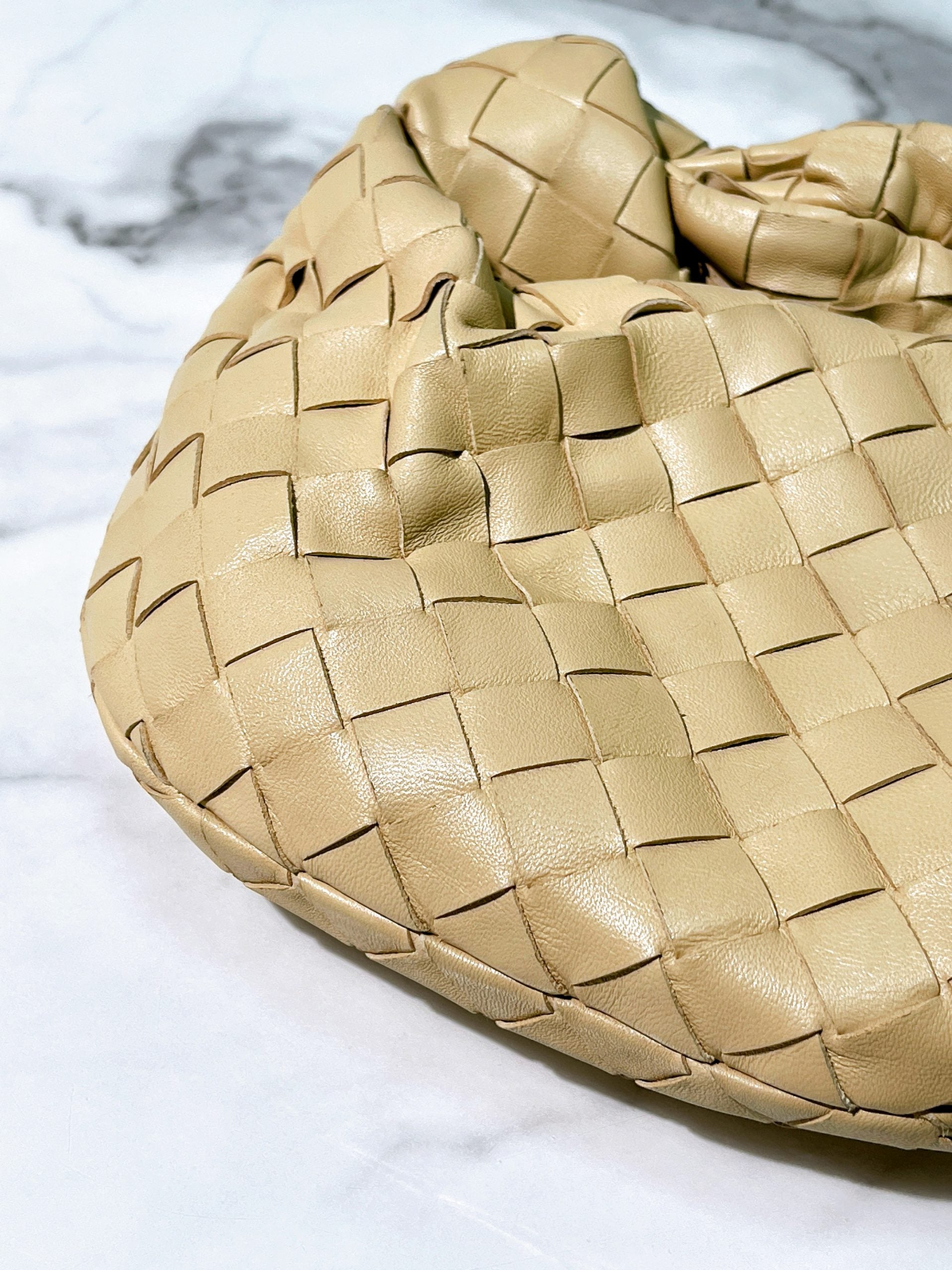 BOTTEGA VENETA MINI JODIE, Beige